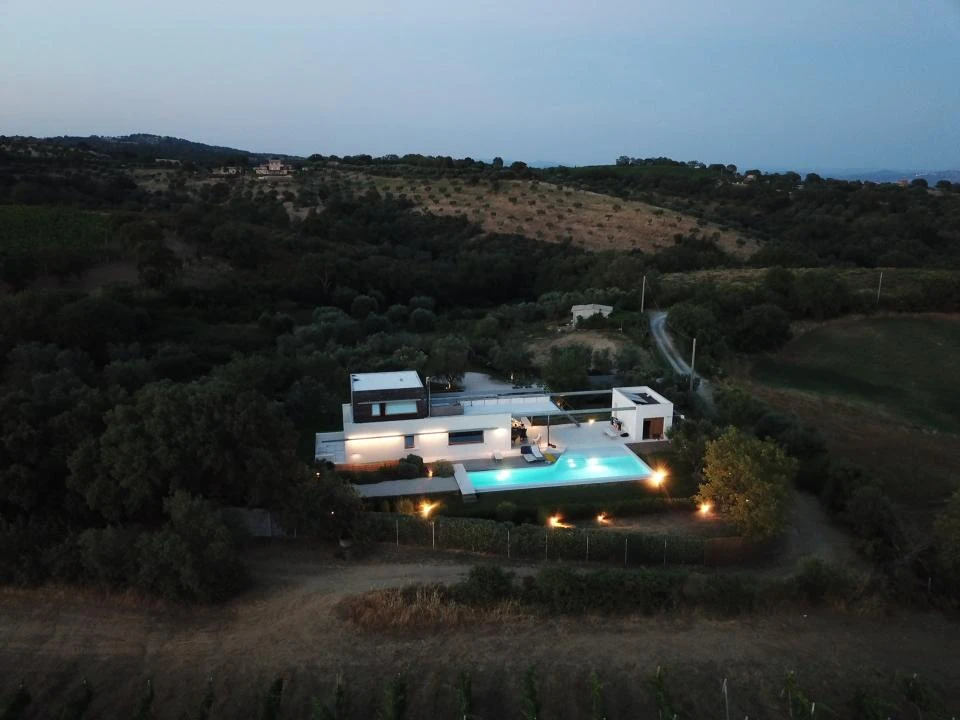 Just the right setting for a holiday house that captures the very essence of this region and translates it into architecture: The Maremma House.