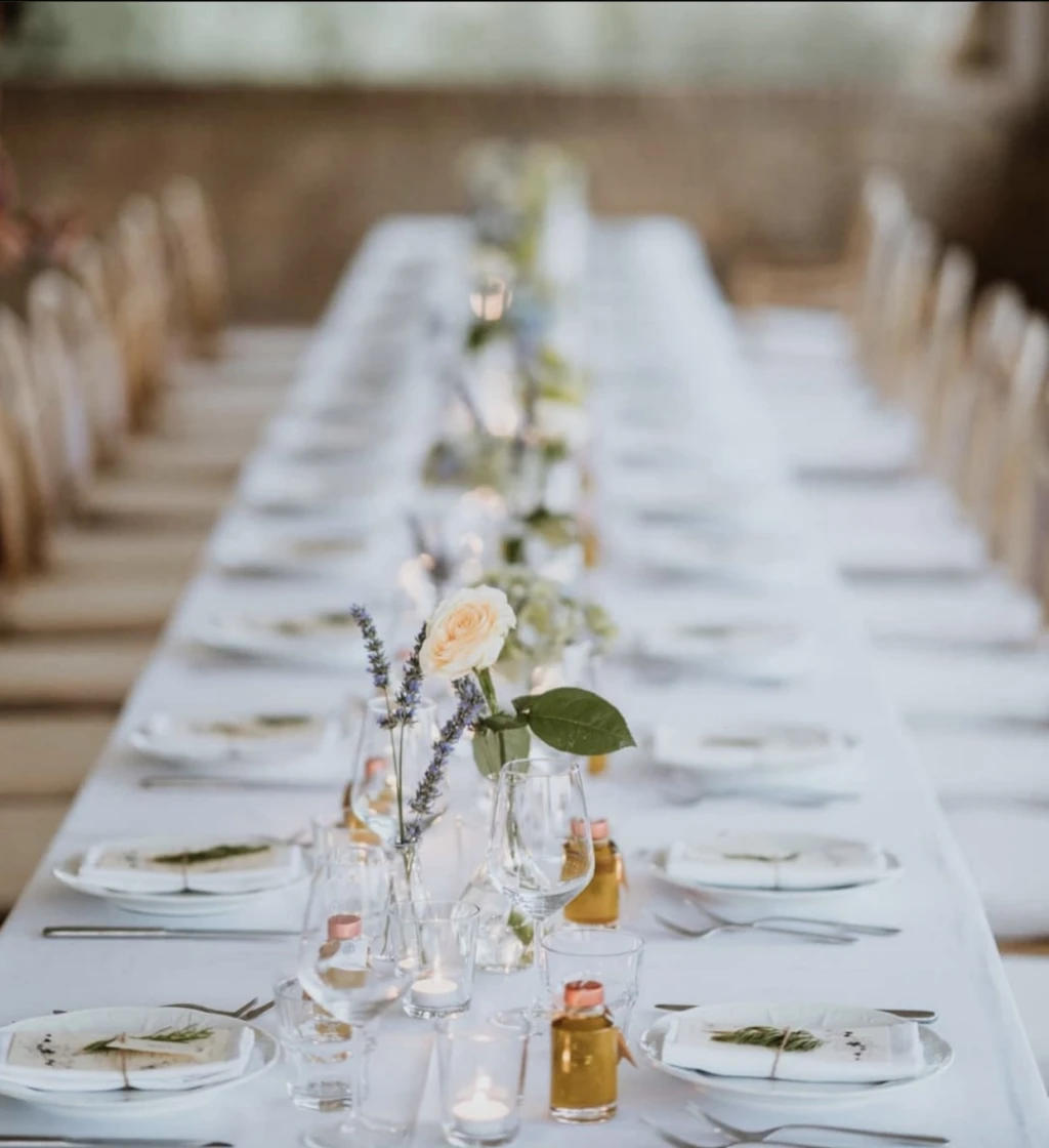 Caterer on site can manage the food & beverage packages with a farm to table approach, organise a Pizza Party, the Brunch, the Wedding aperitivo & dinner and the BBQ dinner
