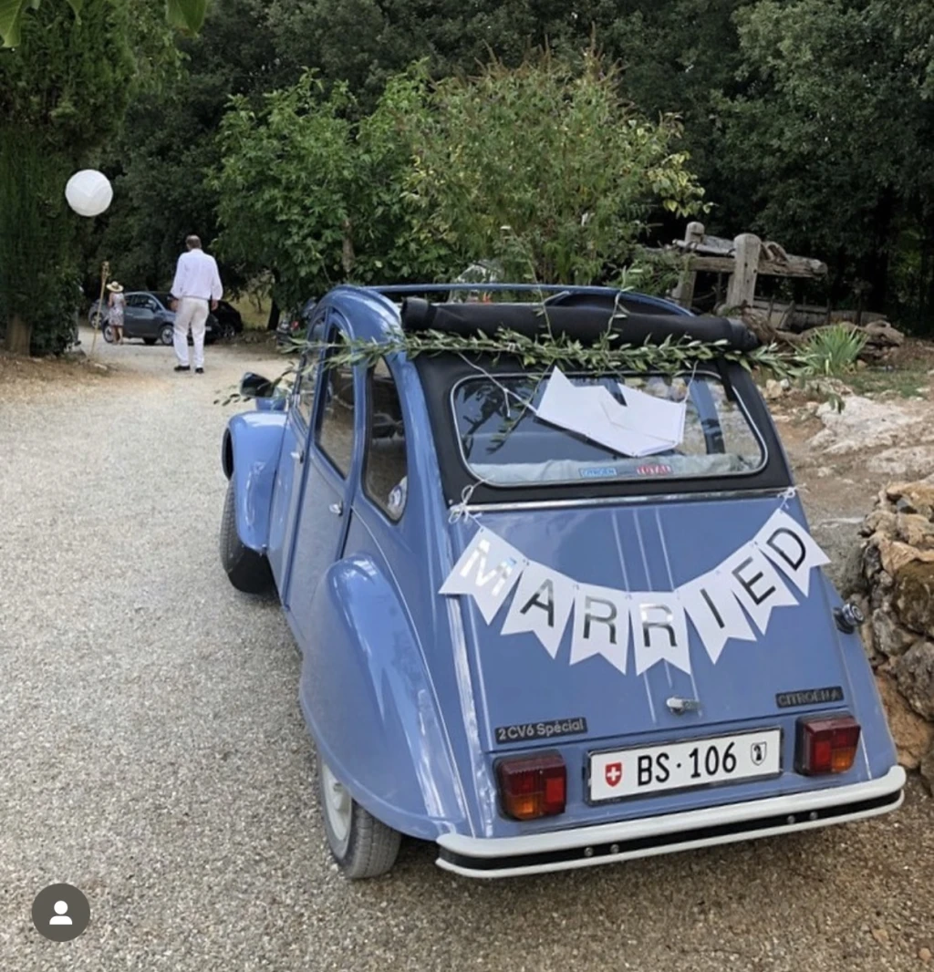 Just Married! As the happy couple drives off in their vintage deux-chevaux