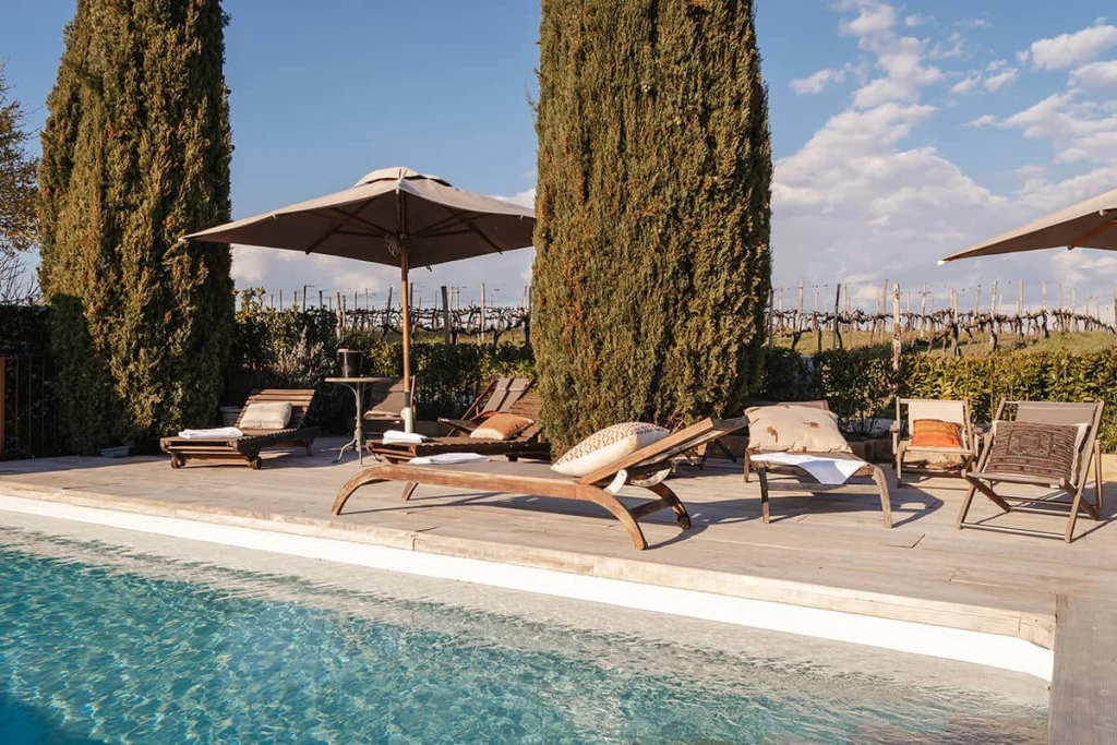 The pool with a magnificent view and a stunning little bar for an Italian aperitivo