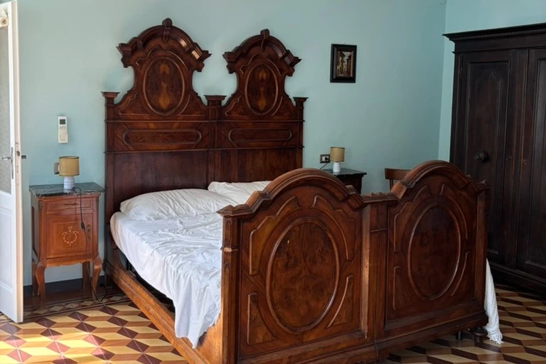 Little Gem No. 078 | Eight rooms with Lake view