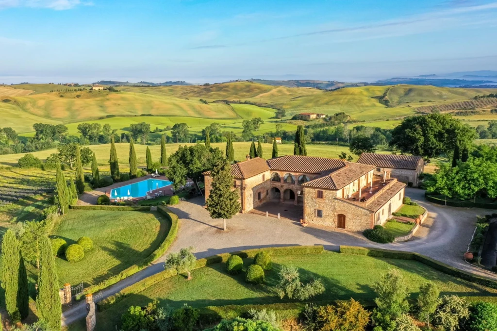 Luxury Holiday Villa in the heart of tuscany: 20-30 Guest | 15 BR | 12 BA