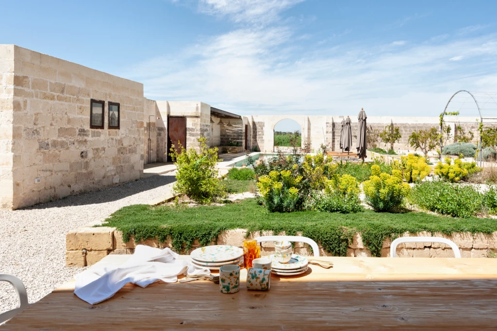 Outdoor dining at Masseria Pezza