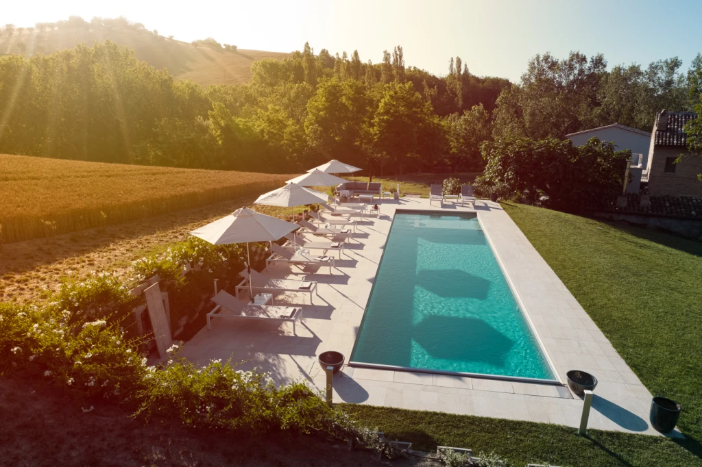 An idilic swimming pool, overlooking the rolling hills of Le March in Italy