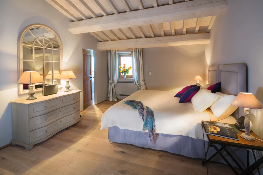 Serene bedrooms with beautiful furniture and luxury bedlinnen