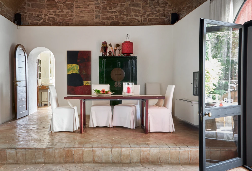 Indoor dining area in a 14th century villa in Spello | Umbria