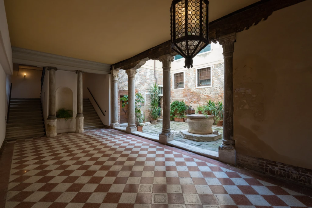 Located in an old Palazzo on one of the nicest canals of Venice,