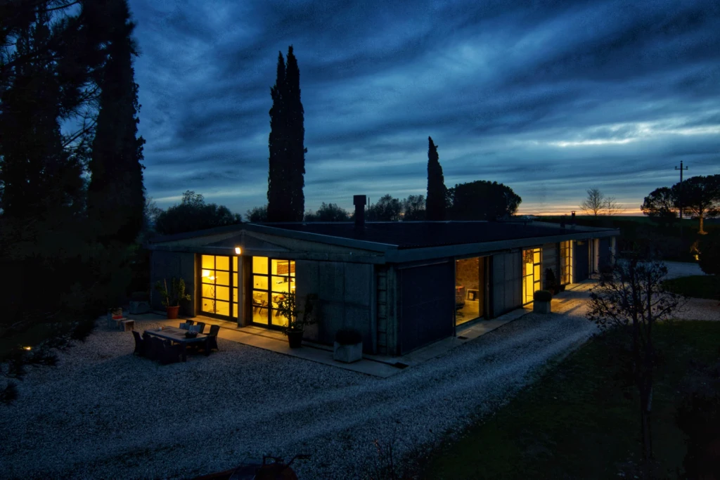 Tuscany by night in the extraordinary artist residence of Reinhold Traxl
