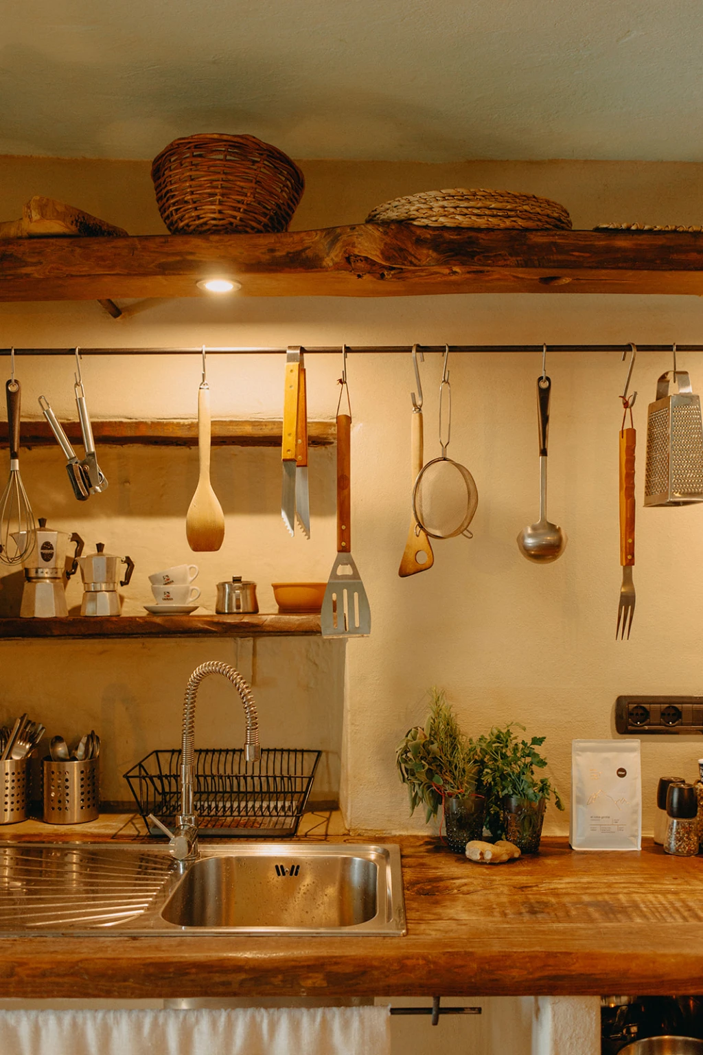 A kitchen for amateur chefs and foodies. The best Italian Cuisine comes out of this kitchen