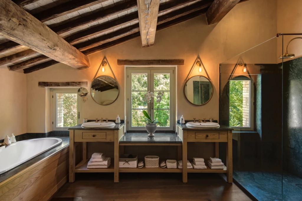 The luxurious bathroom with bath, surrounded by the greenery outside