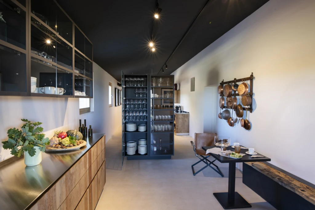 For wine-lovers there is a temperature-controlled Gaggenau wine cellar stocked with carefully selected wines,