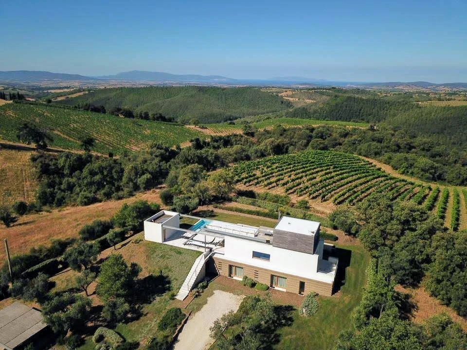The House is the perfect vacation home. Perched on a hilltop with a 360-degree view of surrounding vineyards, olive groves and the Tyrrhenian Sea