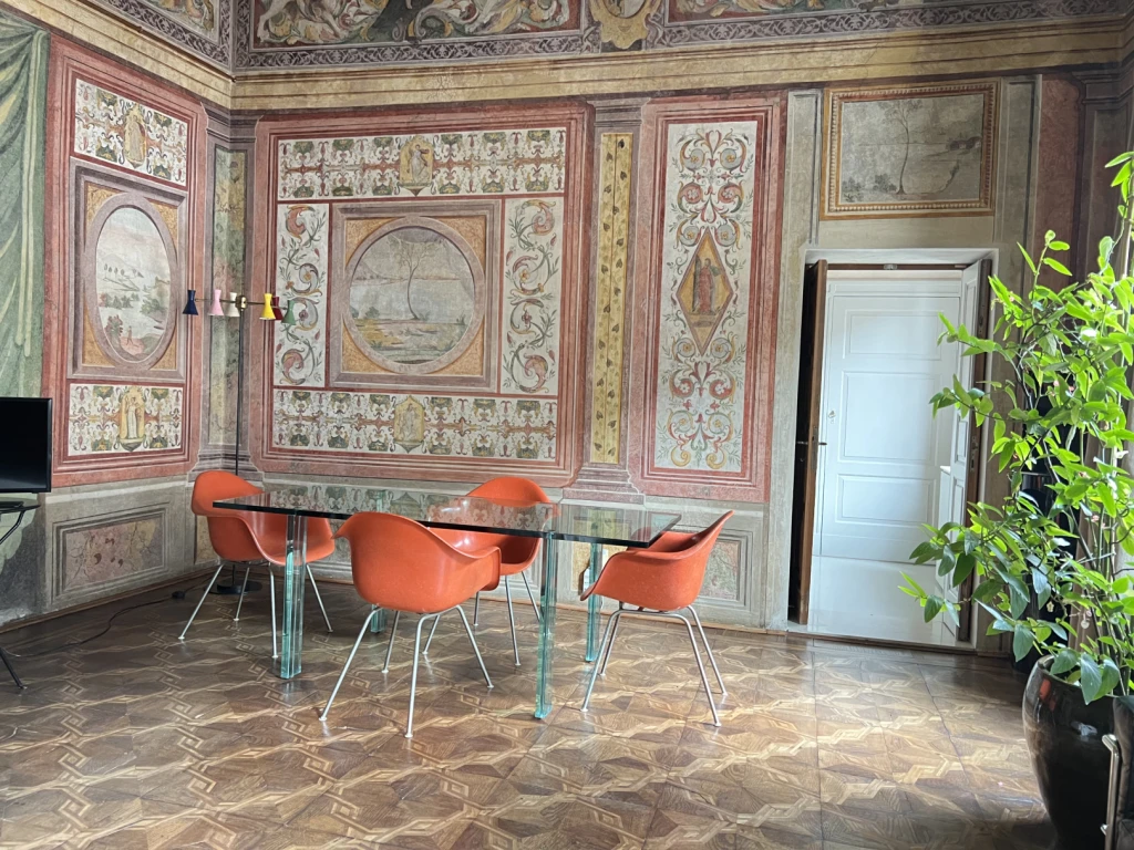 Who doesn't dream of living in an Art Gallery, especially a 500-year-old Palazzo in Italy.