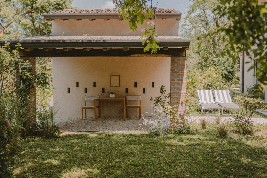 Corte Pavecchio: A charming agriturismo near Lake Garda offering rustic farmhouse stays, their own estate wines, delicious local flavors, and serene countryside vibes. Discover and book via Plinius.”