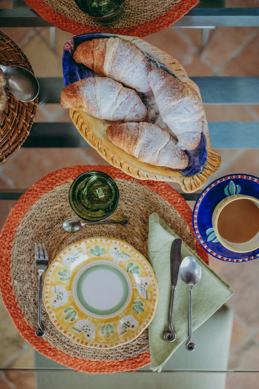 The villa is fully staffed, in the morning a delicious breakfast is served in the dining room or one of the terraces overlooking the Amalfi Coast