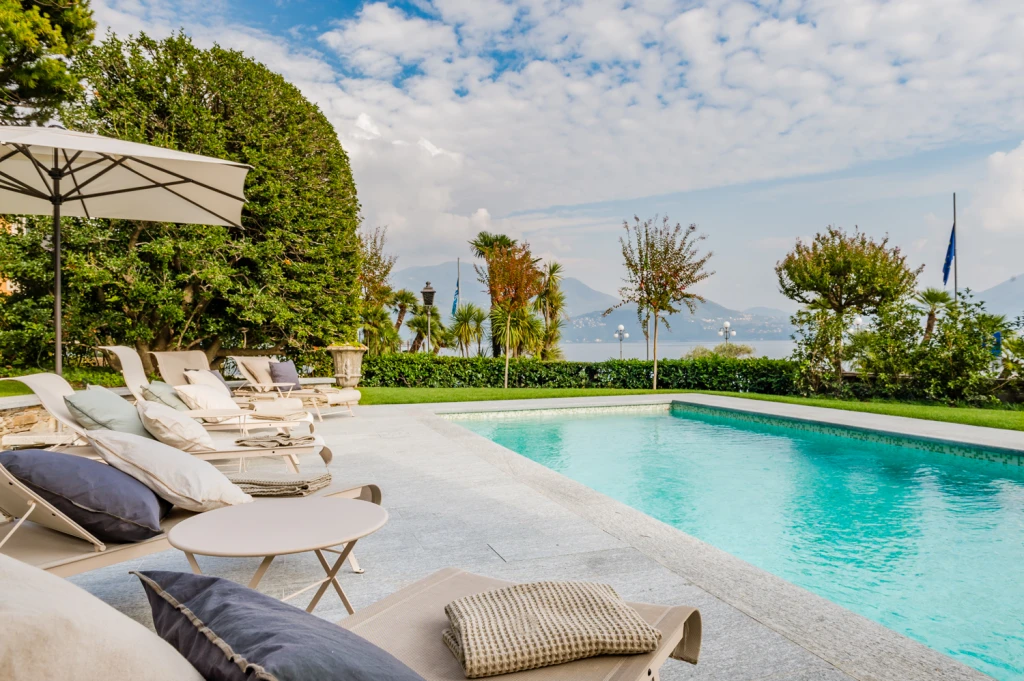 The Italian styled garden with a grandiose swimming pool