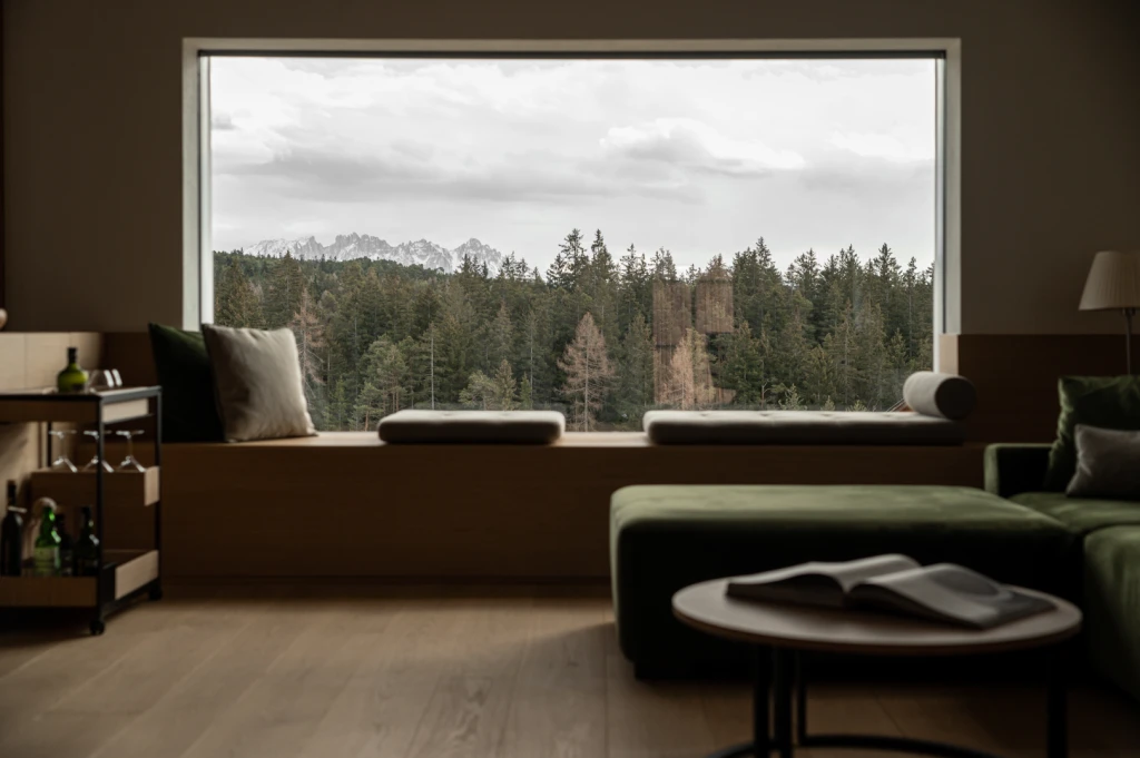 Stunning minimalist interior design with green accent colour and sleep wood