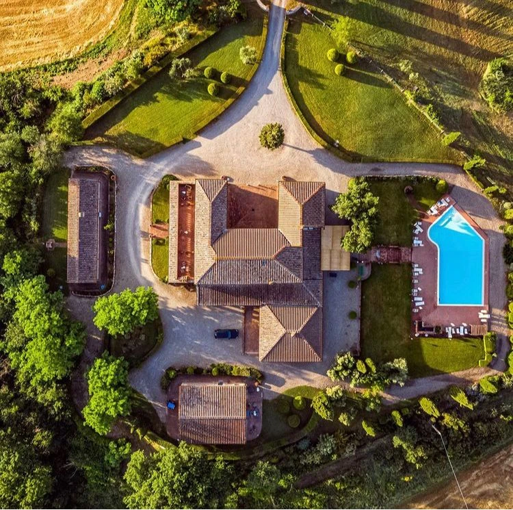 Looking for the right location in Tuscany for a corporate retreat or a corporate team building?  The Villa  is the perfect solutions to recharge the batteries of your work group